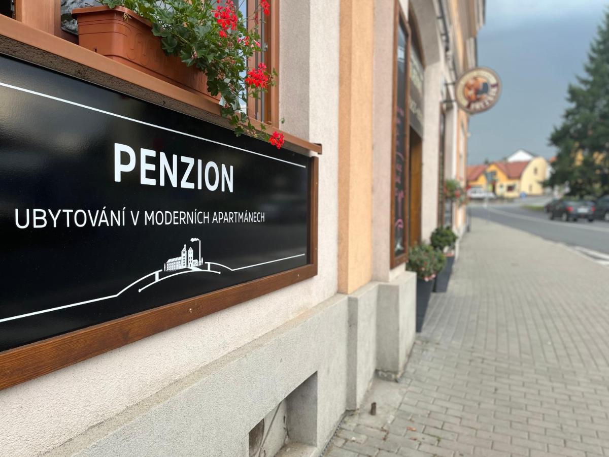 Penzion A Restaurace Zamecka Vratnica Vizovice Exterior photo